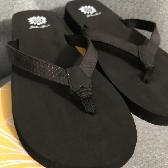yellow box flip flops size 10